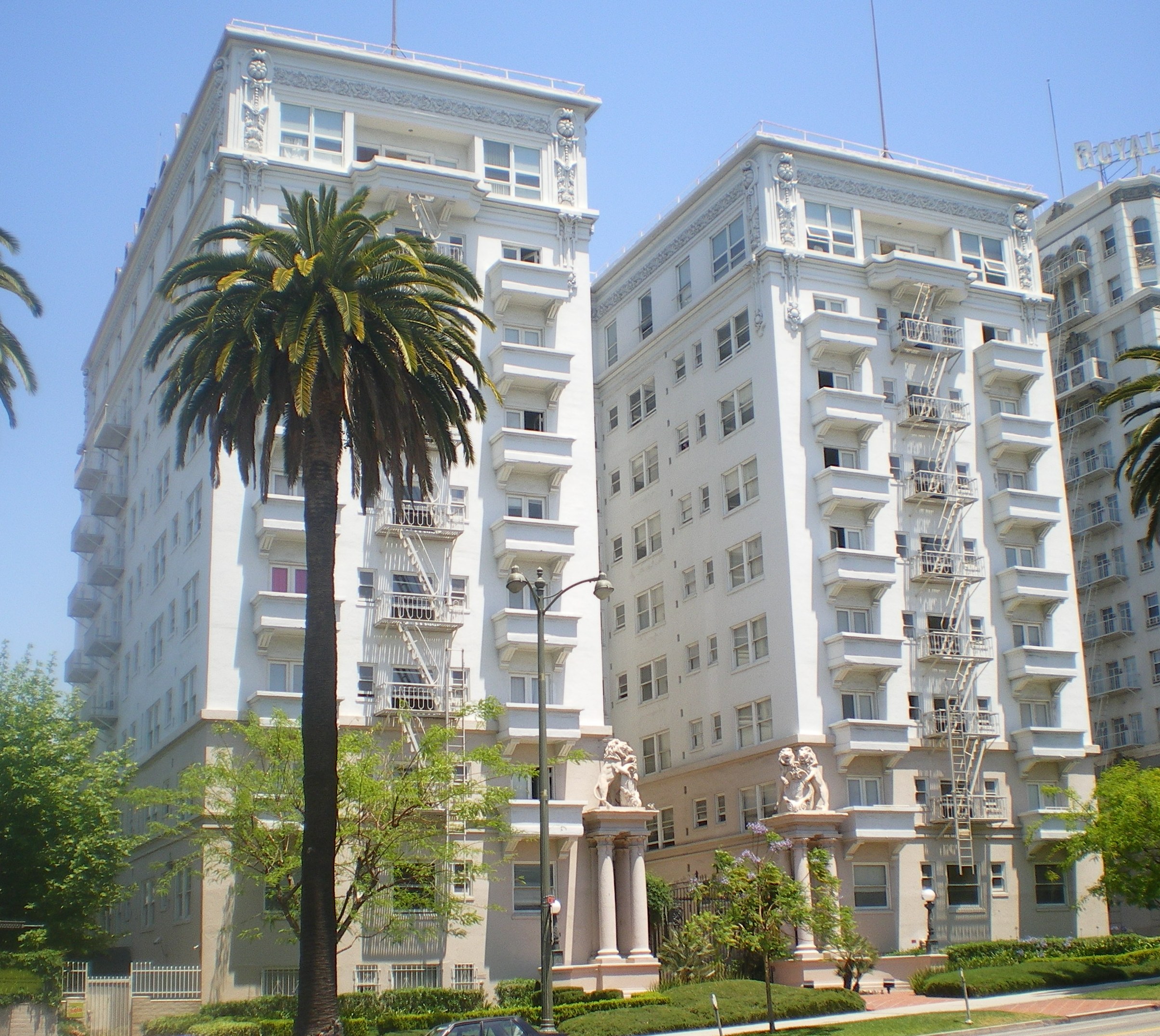 File:Bryson Apartment Hotel, Los Angeles.JPG - Wikimedia Commons