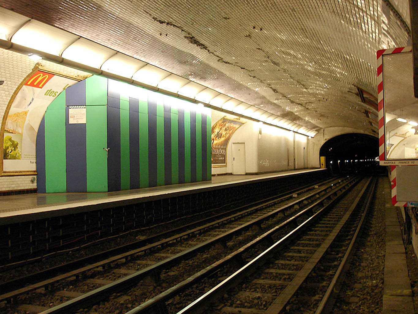 Description Metro de Paris - Ligne 3 - Anatole France 06.jpg