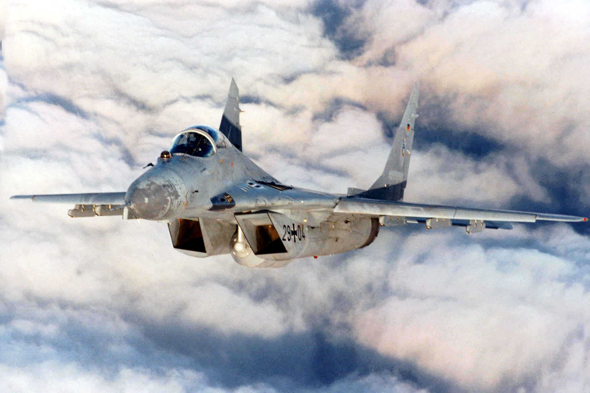 http://upload.wikimedia.org/wikipedia/commons/0/08/Mikoyan-Gurevich_MiG-29_Fulcrum.jpg