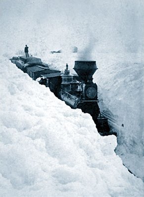 English: A train blocked by snowdrifts in Sout...