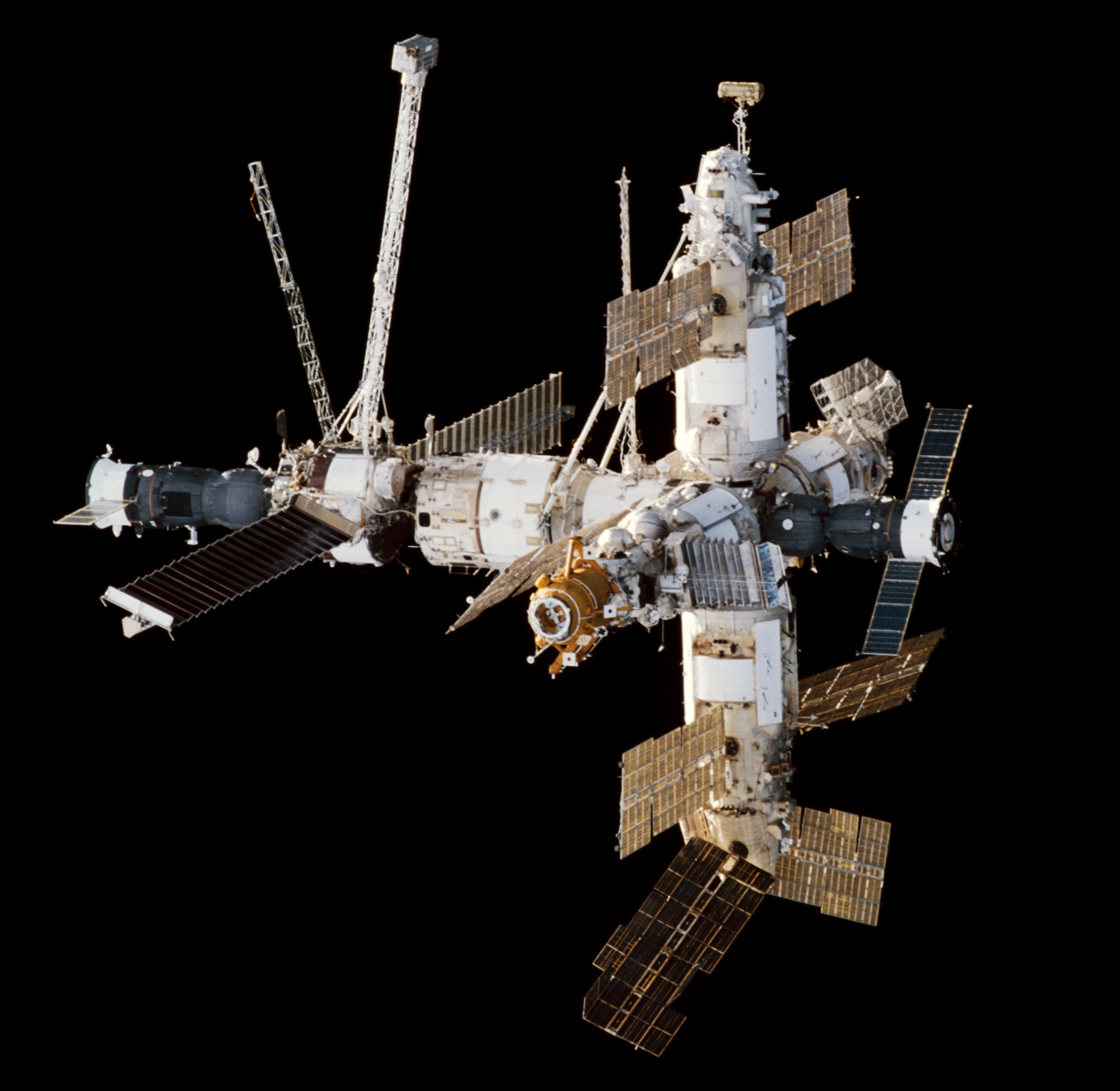 http://upload.wikimedia.org/wikipedia/commons/0/09/Mir_Space_Station_viewed_from_Endeavour_during_STS-89.jpg?uselang=ru