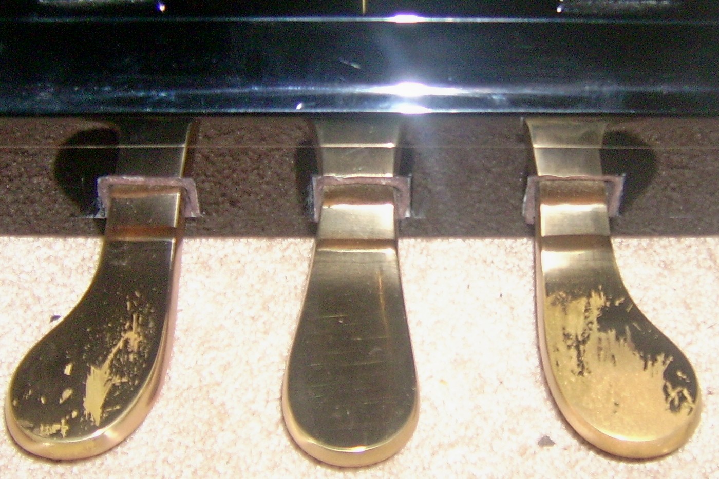 Bestand:Piano pedals.jpg. Grootte van deze voorvertoning: