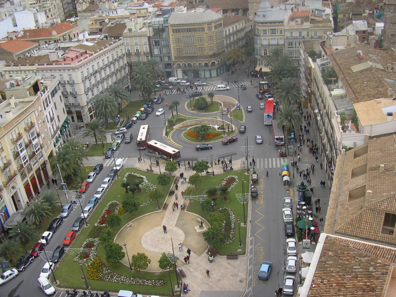 PLAZAS DEL MUNDO - Página 3 Pla%C3%A7a_de_la_reina,_Val%C3%A8ncia,_Valencian_Country