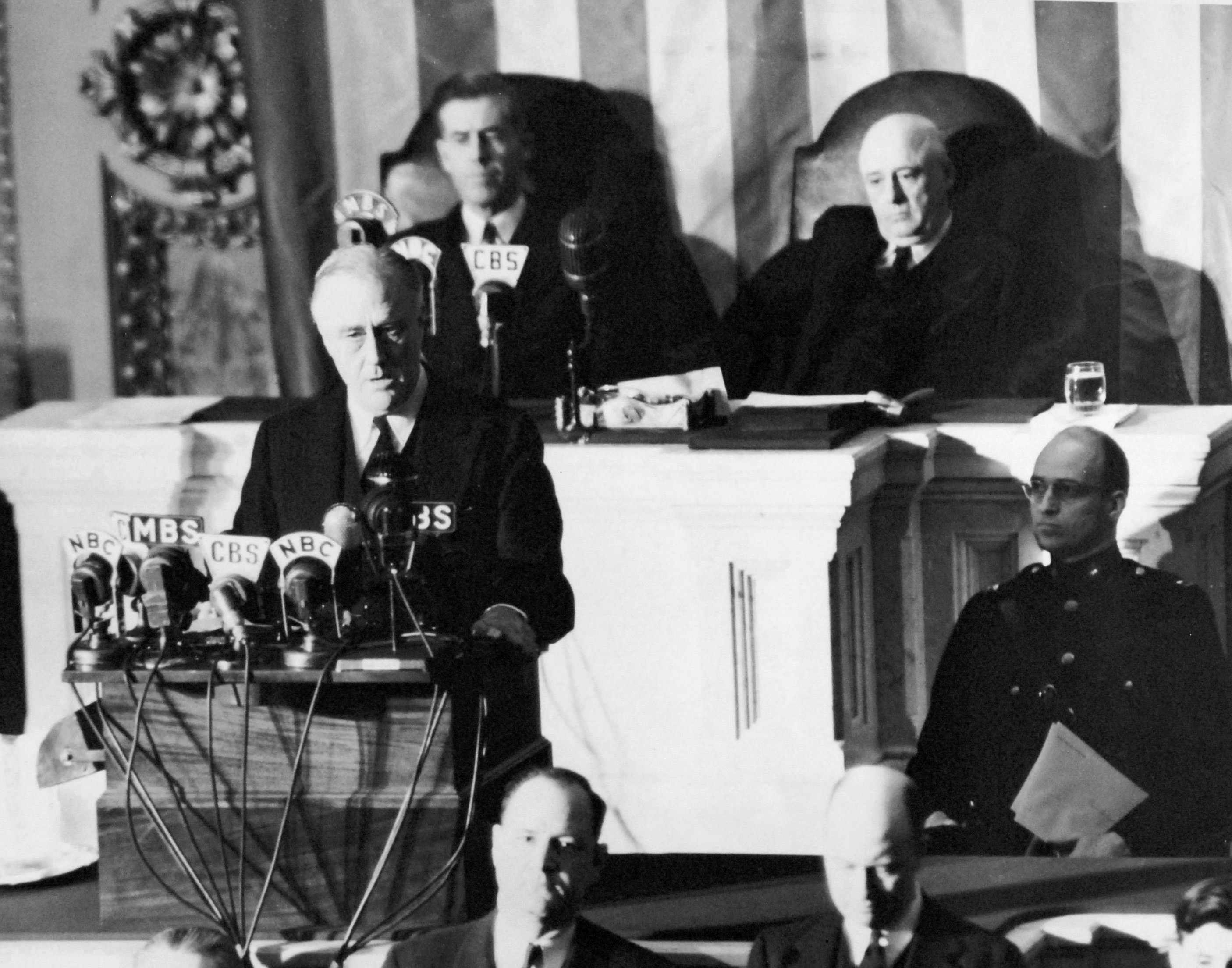 Fdr delivers speech