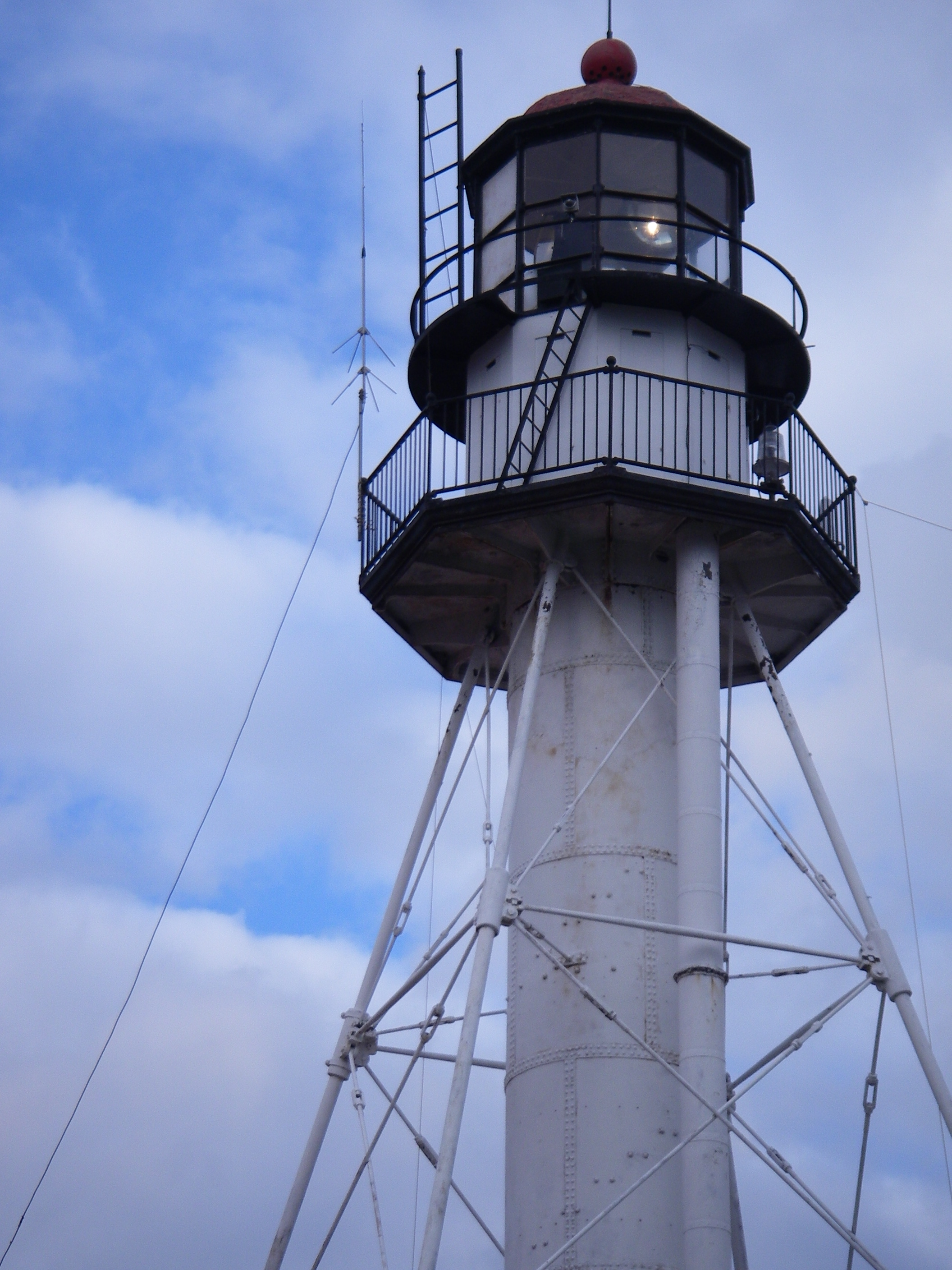 Whitefish_Point_light_tower_(1).jpg