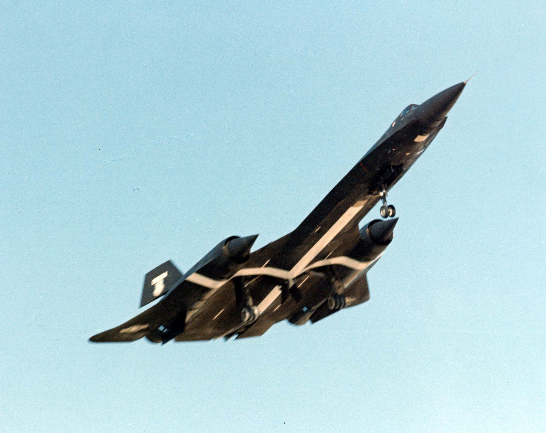 http://upload.wikimedia.org/wikipedia/commons/0/0a/YF-12_takeoff.jpg