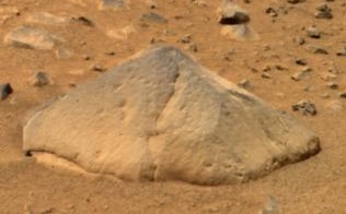 English: Adirondack Rock on Mars, imaged by Ma...