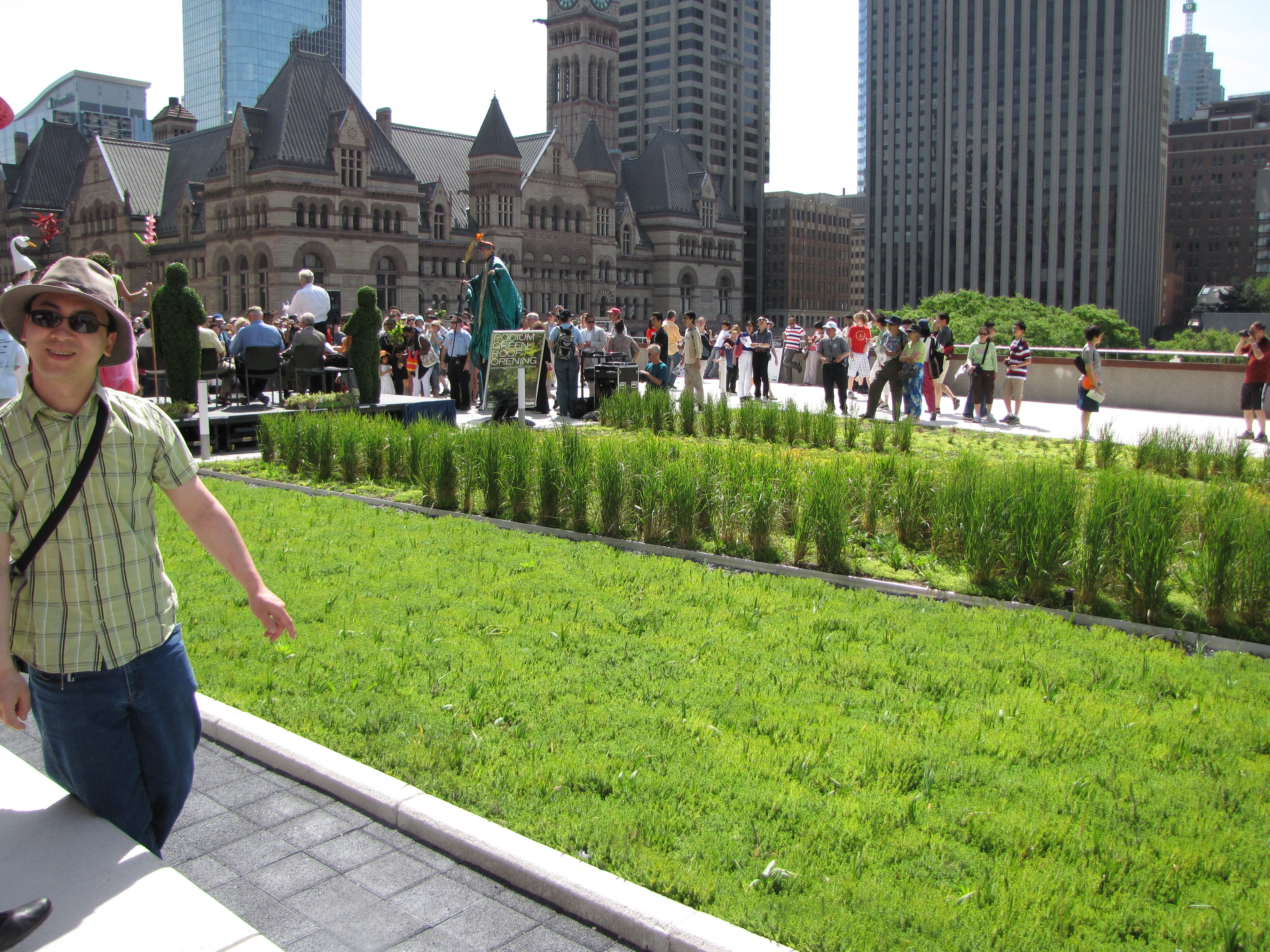 Fra åpningen av det grønne taket på Rådhuset i Toronto, Canada. Foto: Tabercil, CC BY-SA 2.0-lisens