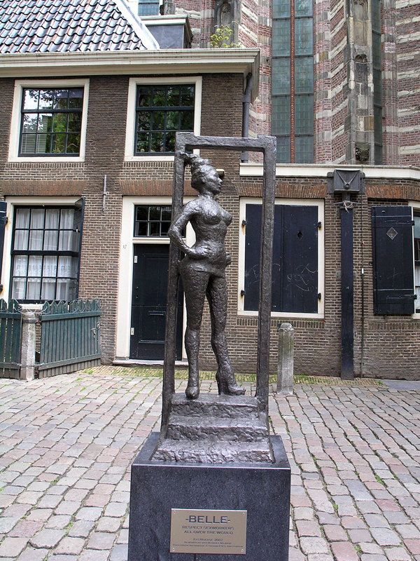 Sex_worker_statue_Oudekerksplein_Amsterdam.jpg