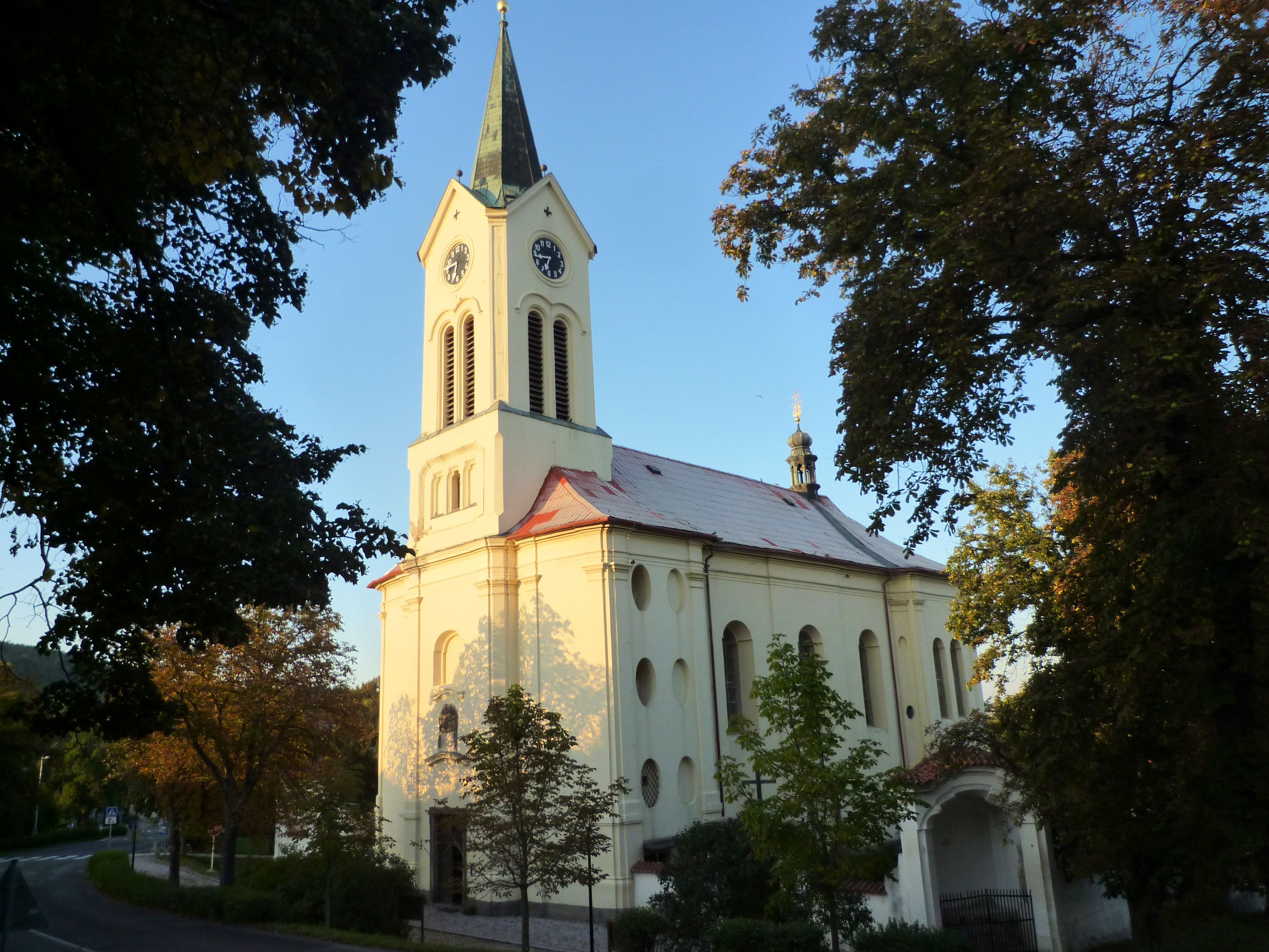 Výsledek obrázku pro mníšek pod brdy kostel