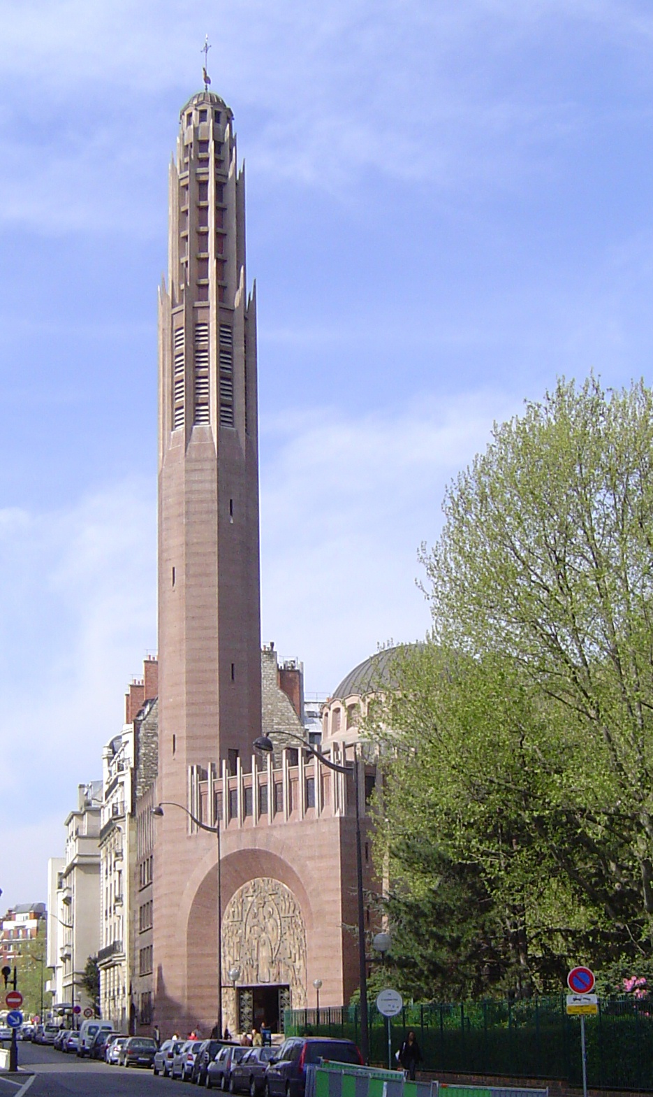 http://upload.wikimedia.org/wikipedia/commons/0/0c/Paris_-_%C3%A9glise_Sainte-Odile_(10).JPG