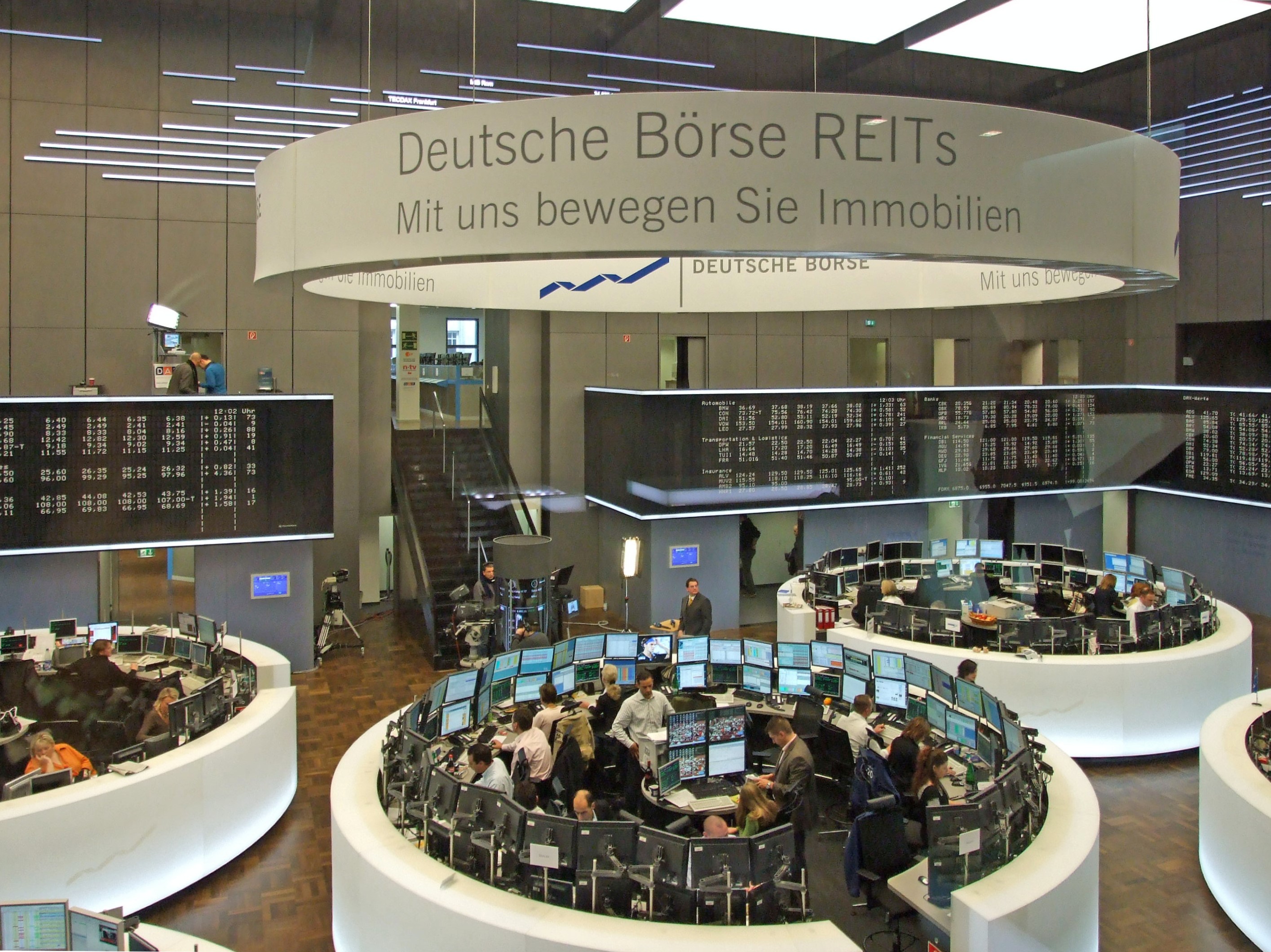 File:Deutsche-boerse-parkett-ffm001.jpg - Wikimedia Commons