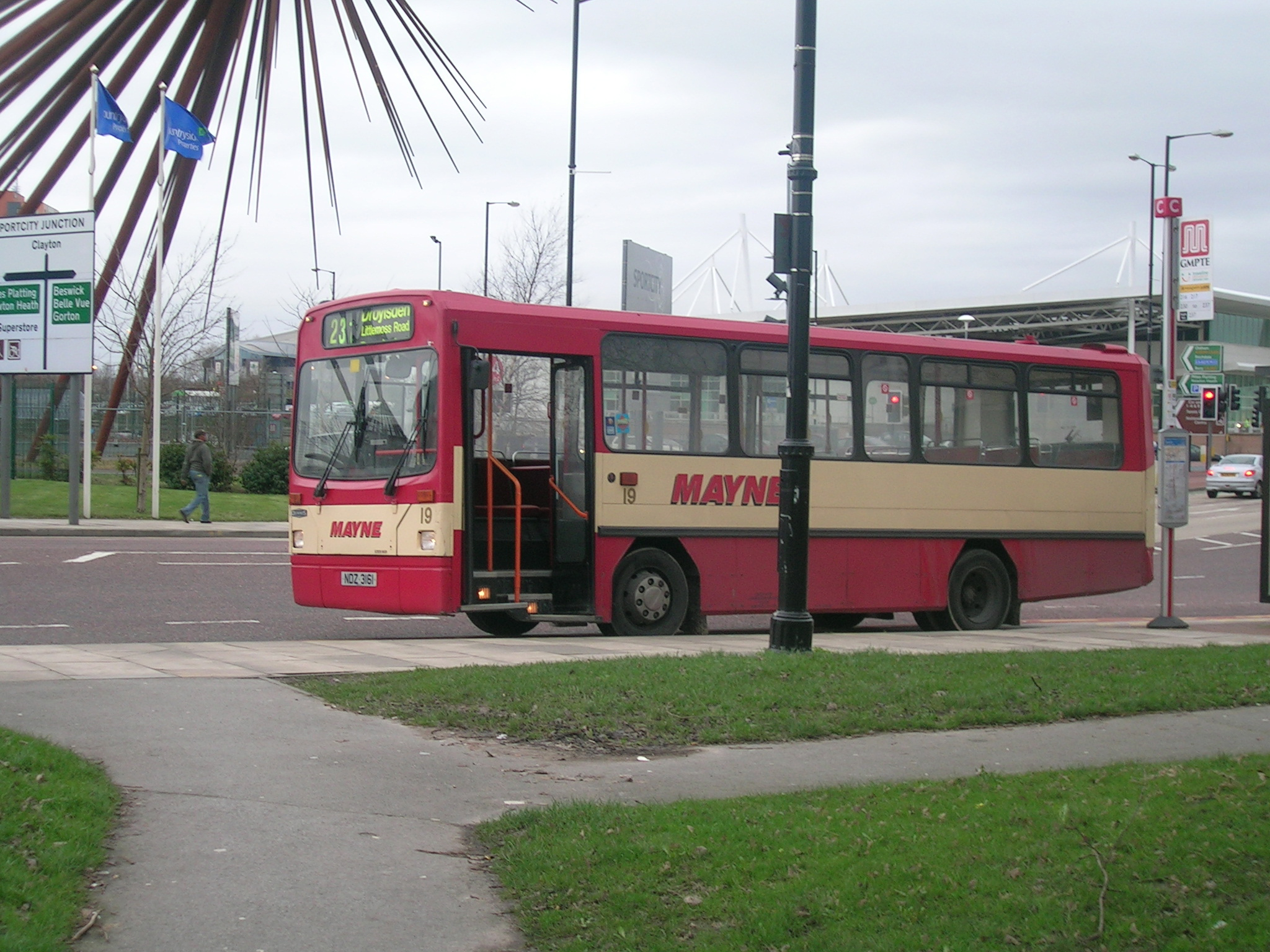 [Obrázek: Mayne_and_Son_bus_in_Manchester_NDZ_3161.jpg]