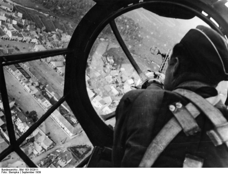 Bundesarchiv Bild 183-S52911, Polen, Blick aus Bugkanzel einer He 111.jpg