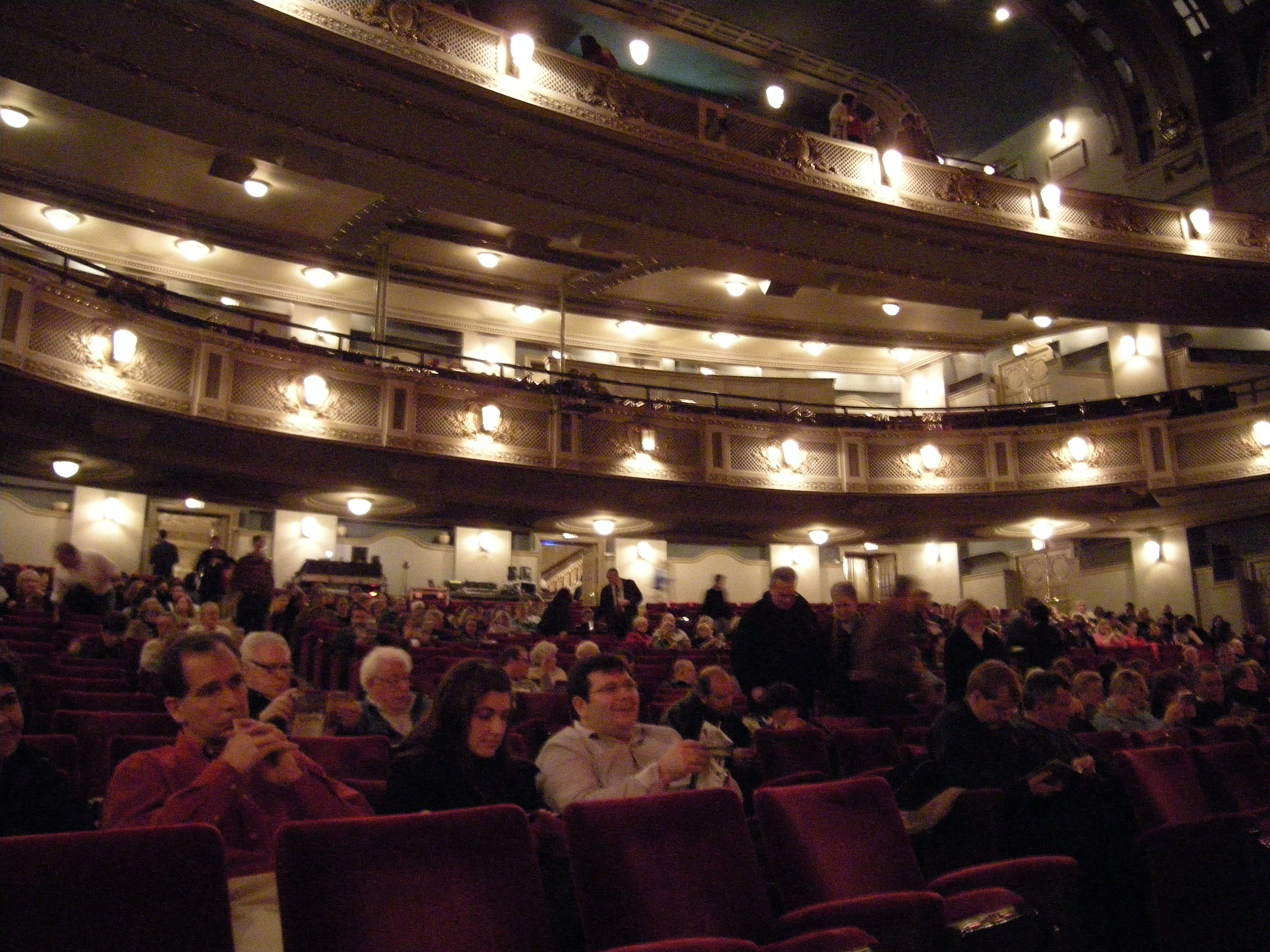 File:Dallas - Majestic Theatre hall 01.jpg - Wikipedia