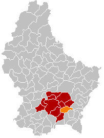 Kommunens läge i Luxemburg (markerad i orange), med kantonen Luxemburg färgad i rött