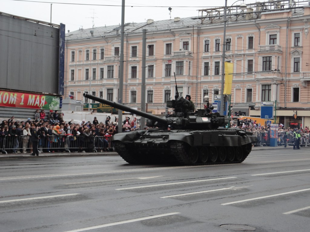 T-90_tank_during_the_Victory_parade_2012.jpg