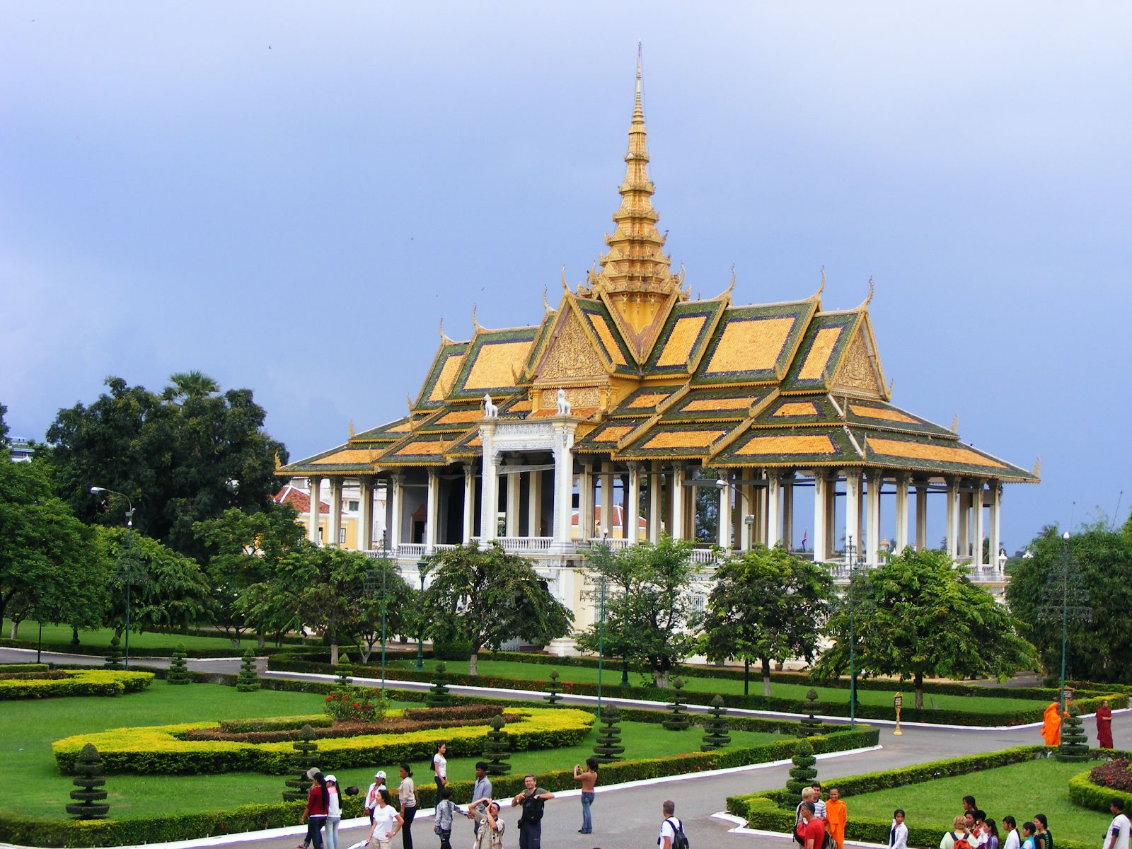 FileRoyal Palace complex, Phnom Penh.jpg Wikipedia, the free