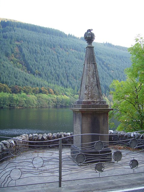 http://upload.wikimedia.org/wikipedia/commons/0/0f/Tobar_nan_Ceann_-_geograph.org.uk_-_262948.jpg