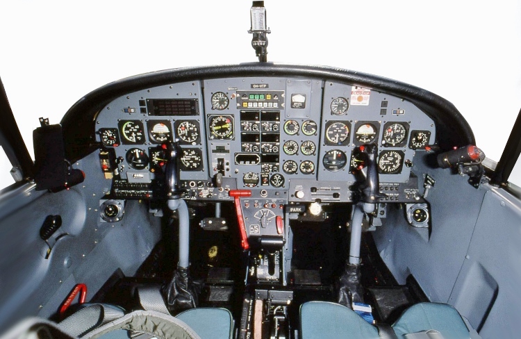 File:Valmet L-90 Cockpit.jpg