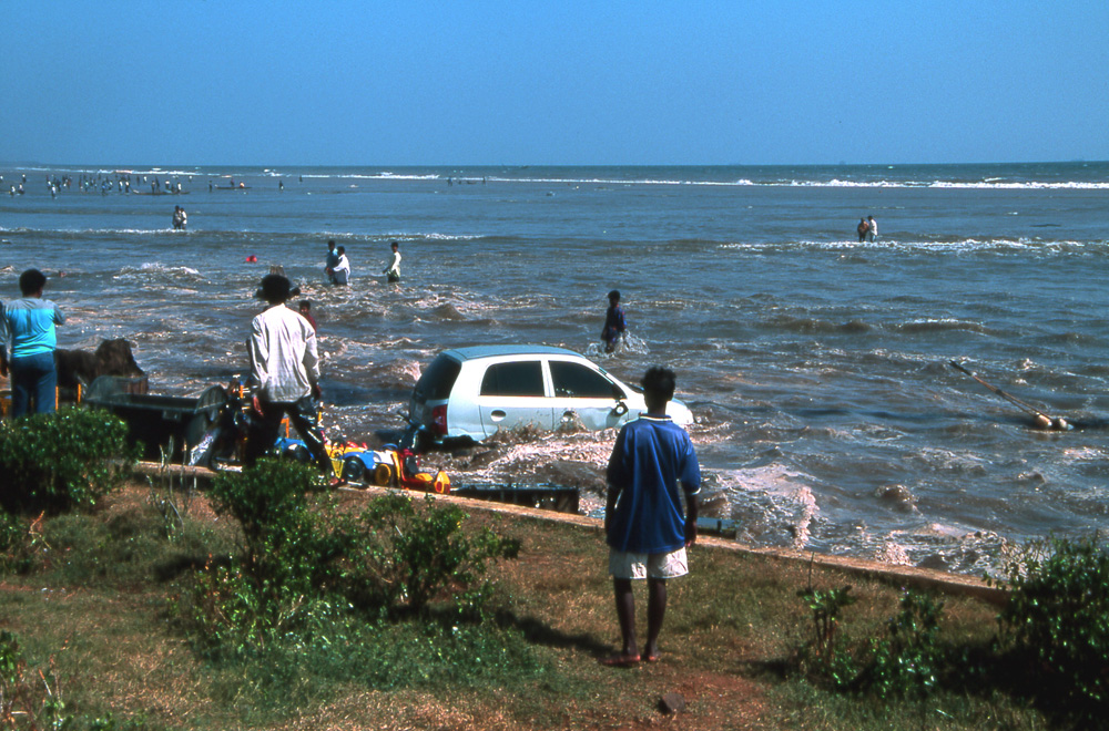 File:Chennai tsunami2.jpg - Wikimedia Commons