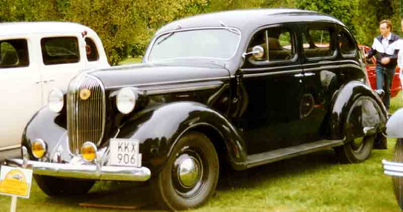 Plymouth_P6_Royal_De_Luxe_4-Door_Touring_Sedan_1938.jpg