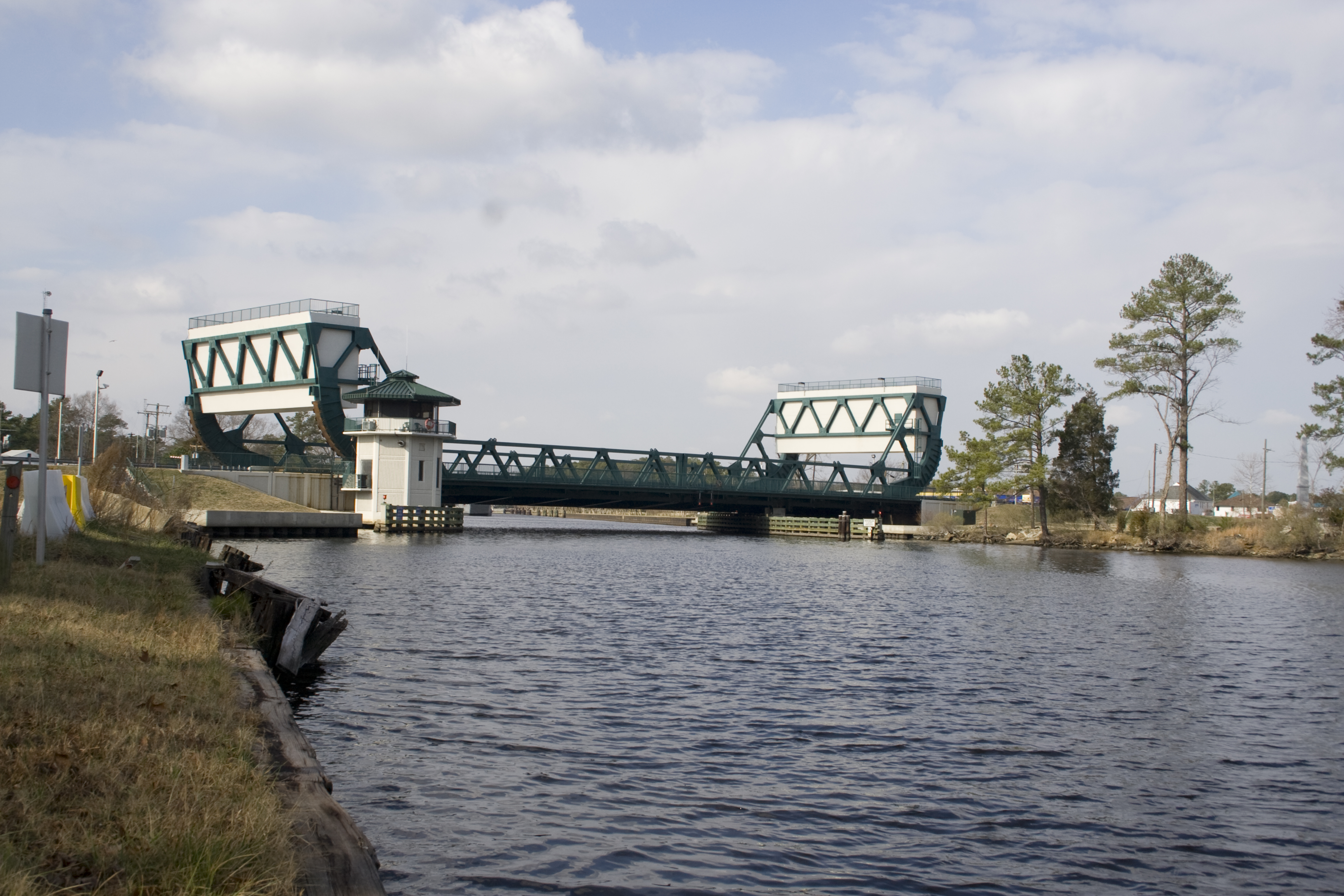 File:Bridge in Cleveland, Ohio.jpg - Wikipedia, the free encyclopedia