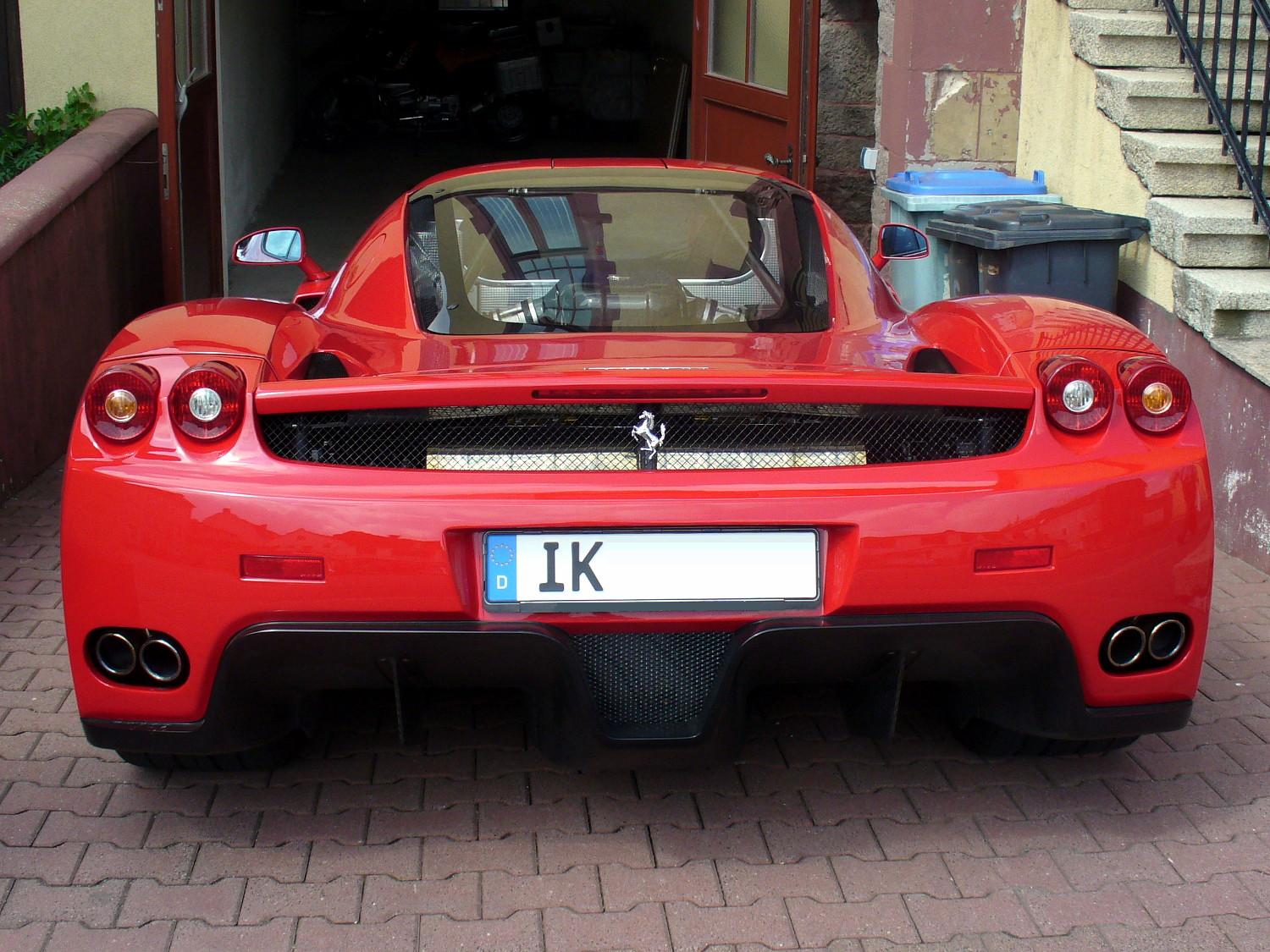 http://upload.wikimedia.org/wikipedia/commons/1/13/Ferrari_Enzo_Ferrari_Heck.JPG