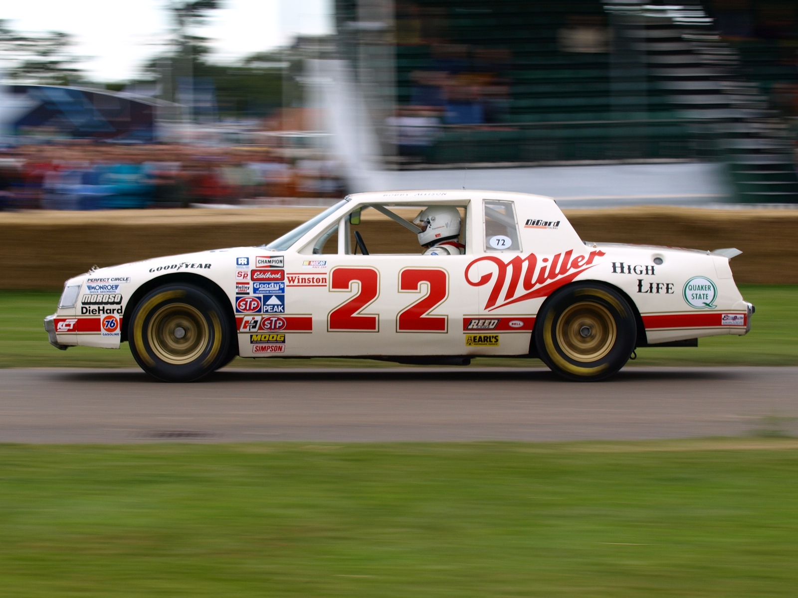 Bobby_Allison's_1983_championship_NASCAR_car.jpg