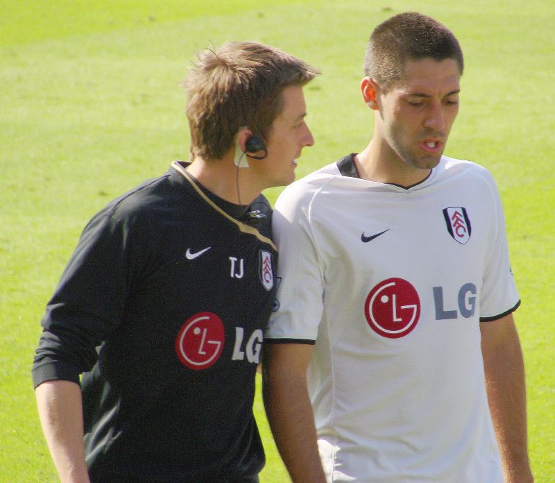 Clint Dempsey (right) scored his 16th Premier League goal to hold Chelsea to a 1-1 draw (Nick/Wikimedia Commons).