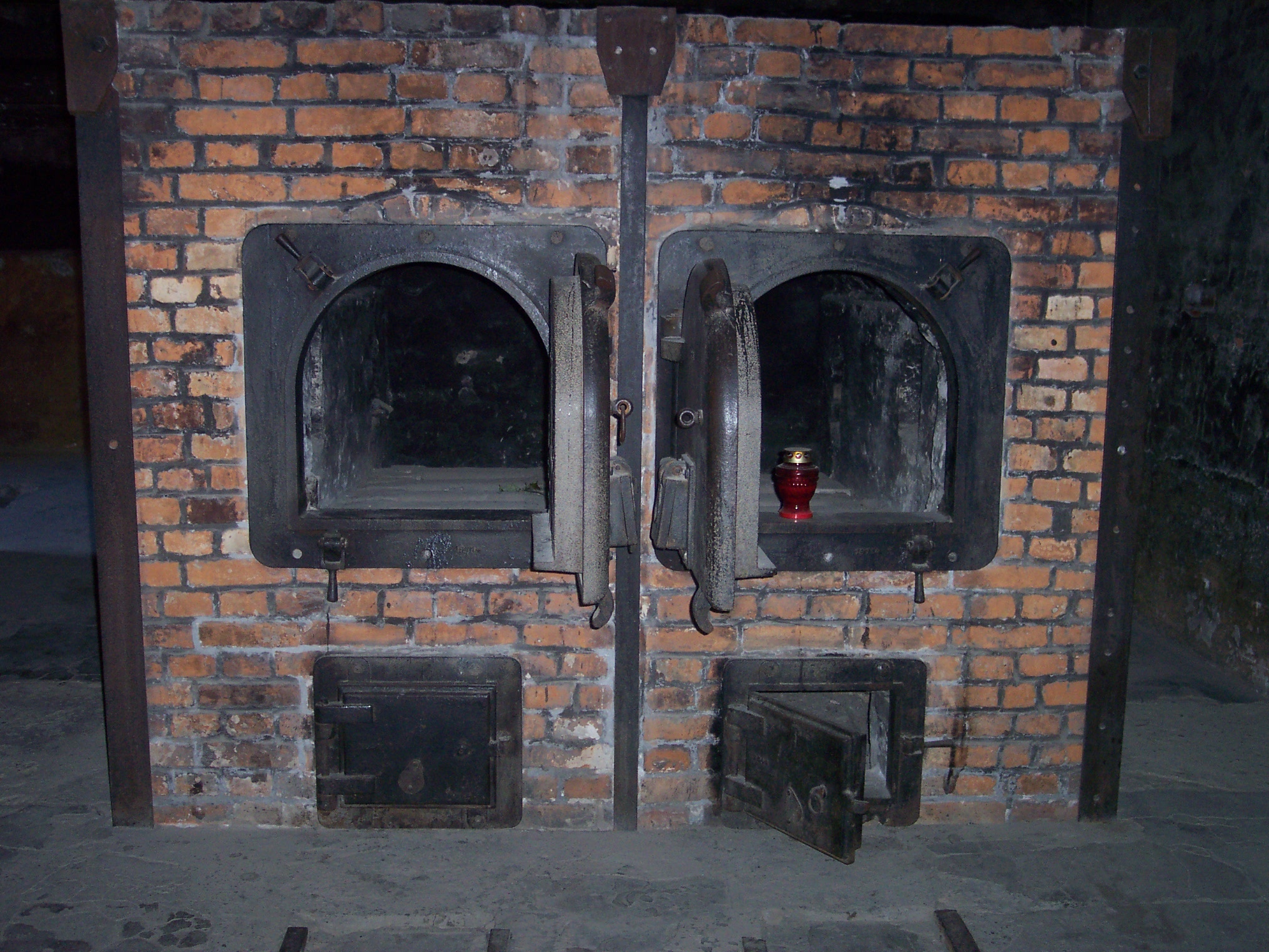 crematories in auschwitz