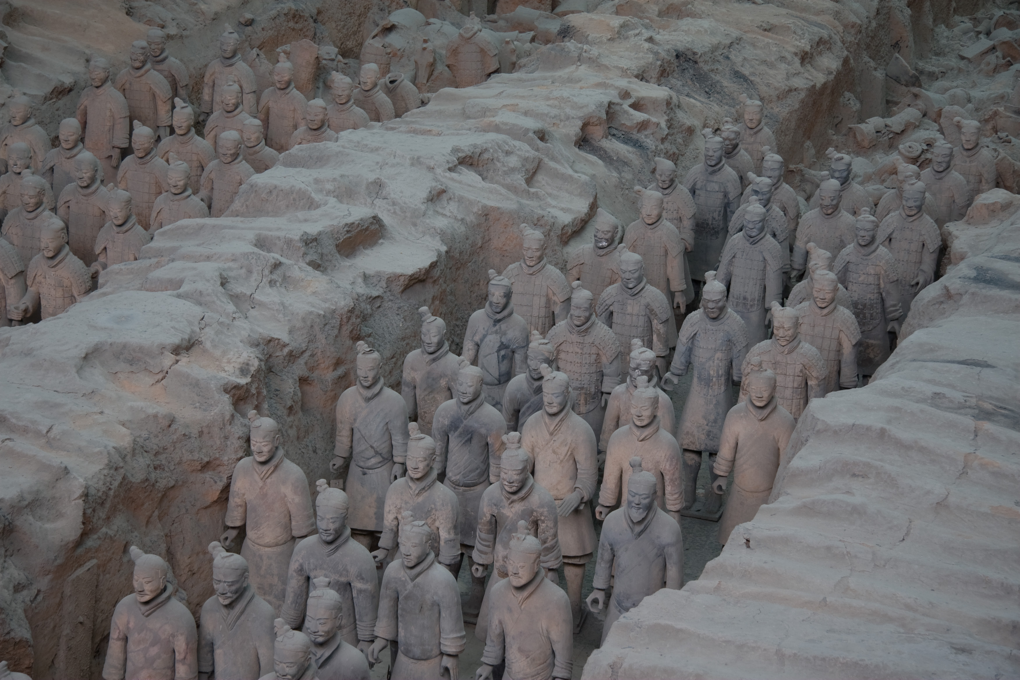 http://upload.wikimedia.org/wikipedia/commons/1/14/Terracotta_Army_Pit_1_-_2.jpg