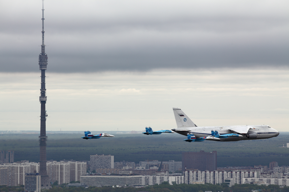 224th_Flight_Unit_Antonov_An-124_over_Moscow_6_May_2010.jpg