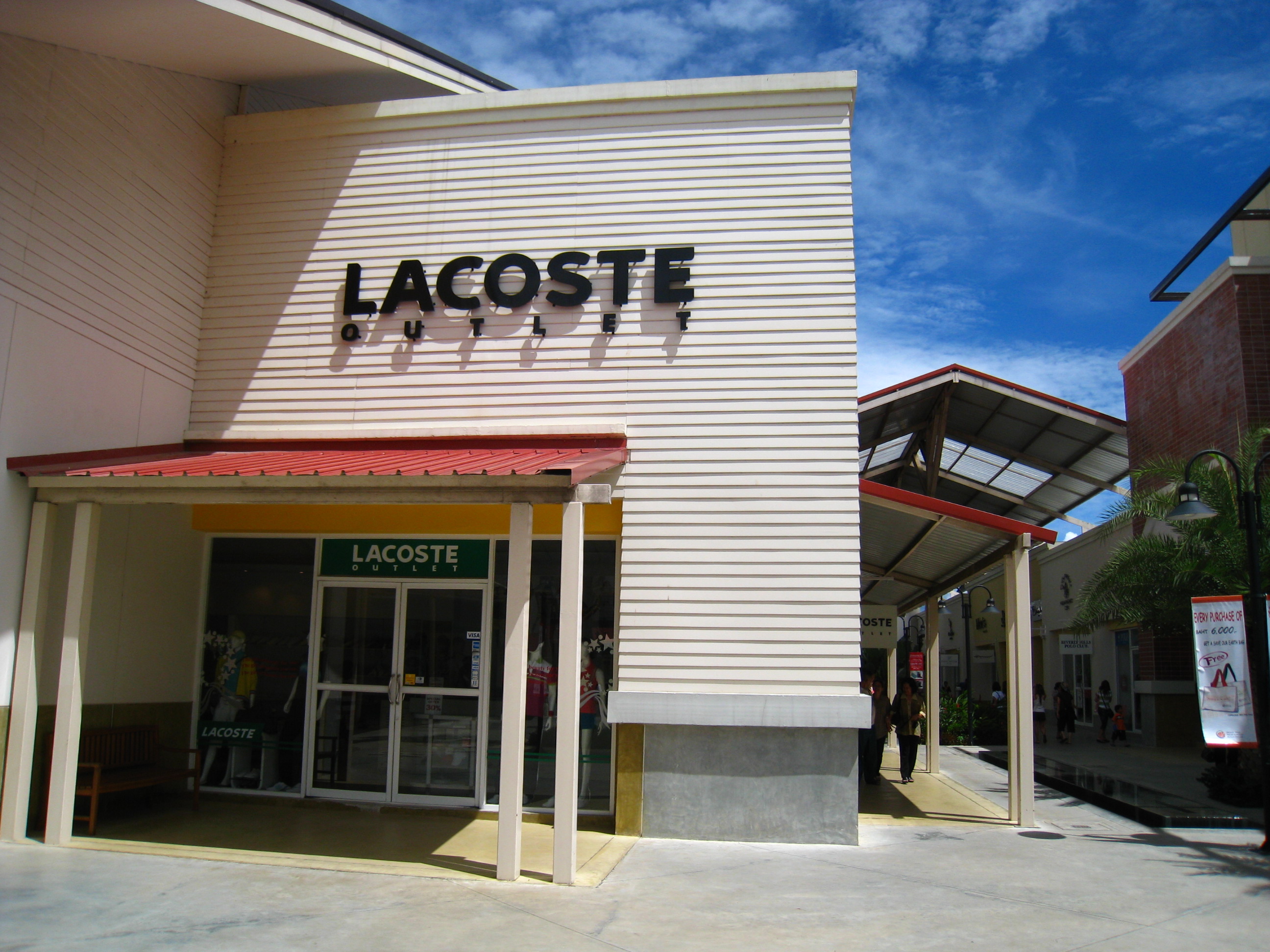 La_coste_outlet_store_in_Thailand.jpg