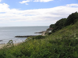 Monaĥoj Bay Batalo de Bonchurch.jpg