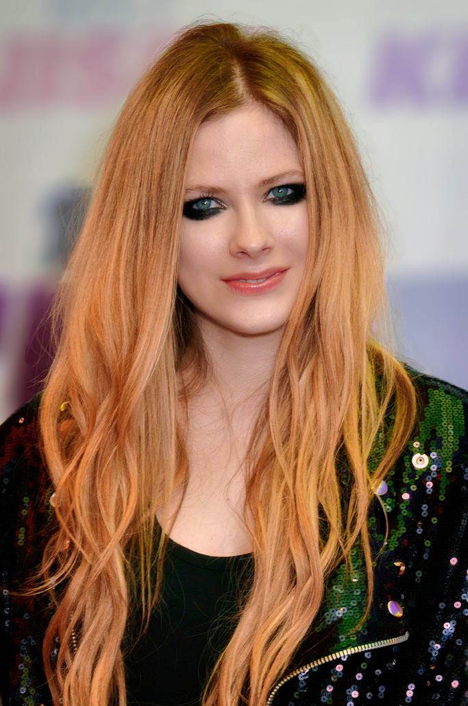 http://upload.wikimedia.org/wikipedia/commons/1/17/Avril_Lavigne,_Wango_Tango_2013.jpg
