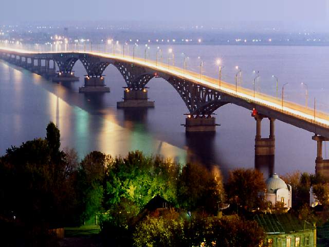 Мост, соединяющий два города России — Саратов и Энгельс