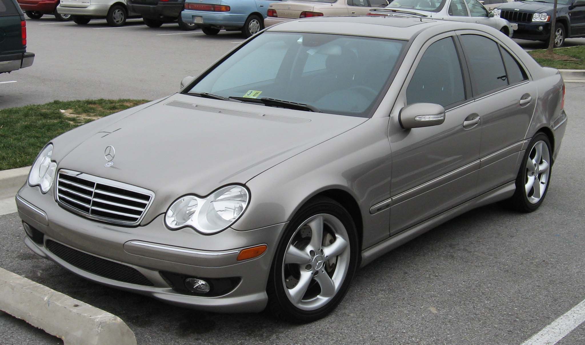 http://upload.wikimedia.org/wikipedia/commons/1/19/2005-2007_Mercedes-Benz_C-Class.jpg