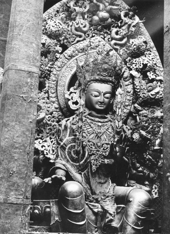 Bundesarchiv Bild 135-KA-07-048, Tibetexpedition, Statue im Stadttempel in Lhasa