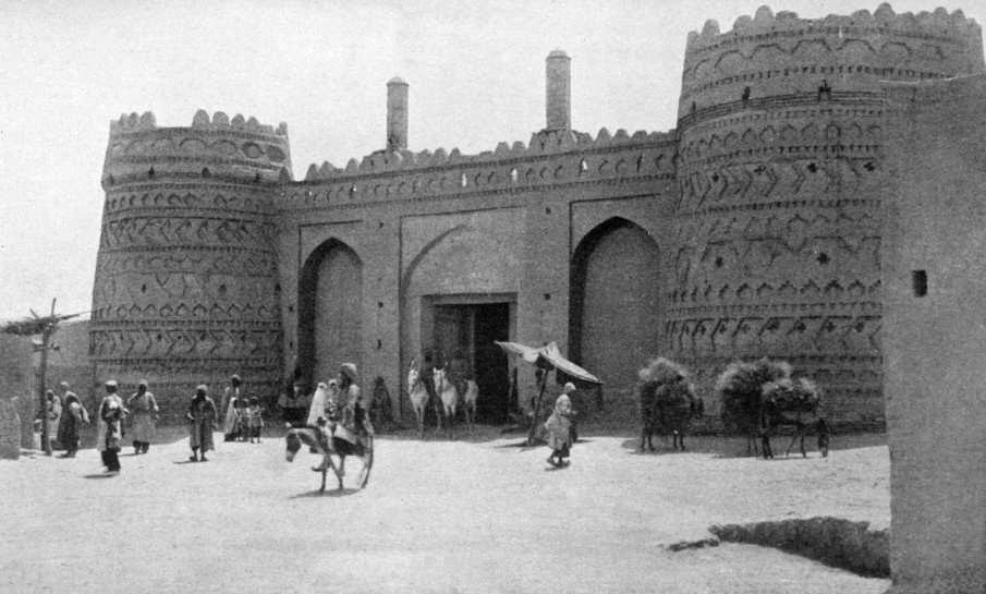 http://upload.wikimedia.org/wikipedia/commons/thumb/1/19/Kerman_Masjid_Gate.jpg/400px-Kerman_Masjid_Gate.jpg