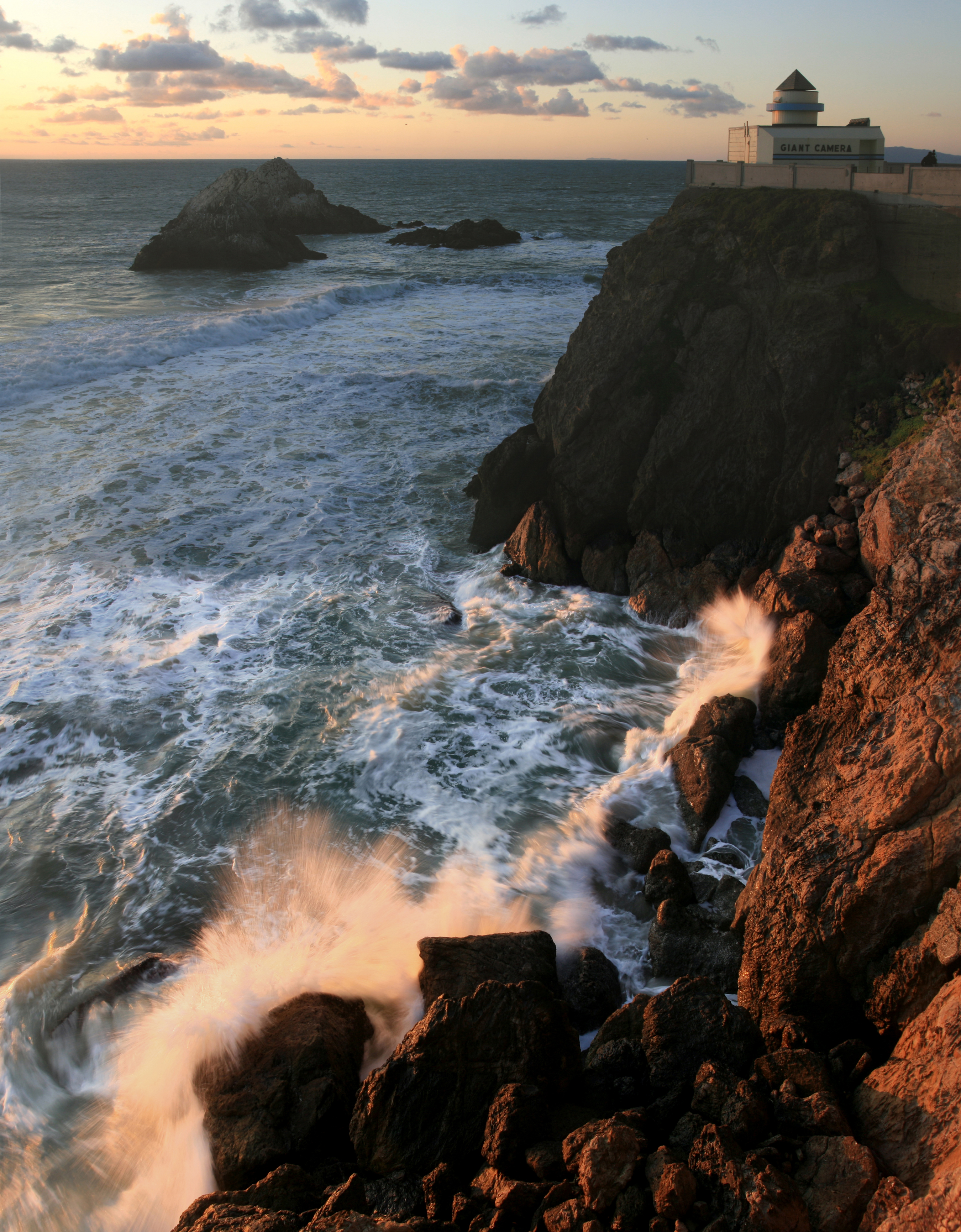 English: Seal Rock from Cliff House. San Franc...