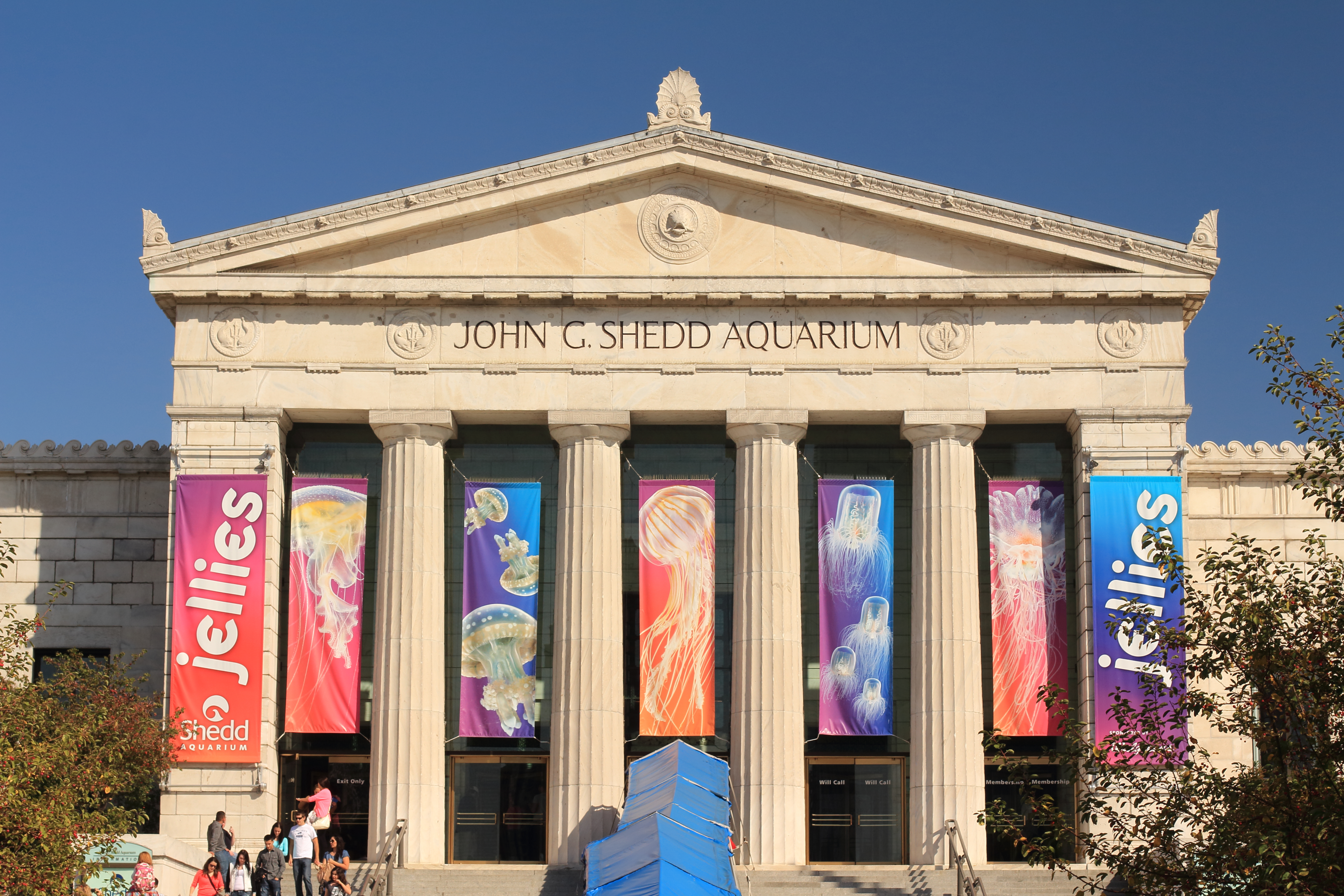 File:Shedd Aquarium Front 1.JPG - Wikimedia Commons