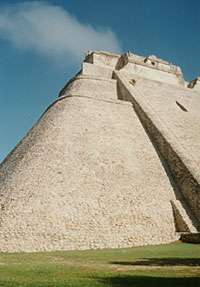 Uxmal adivino ground level