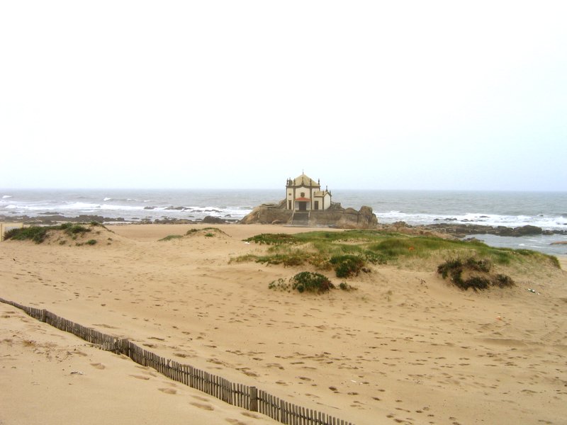 Imagem:CapelaSrDaPedra Miramar Gaia Portugal.jpg