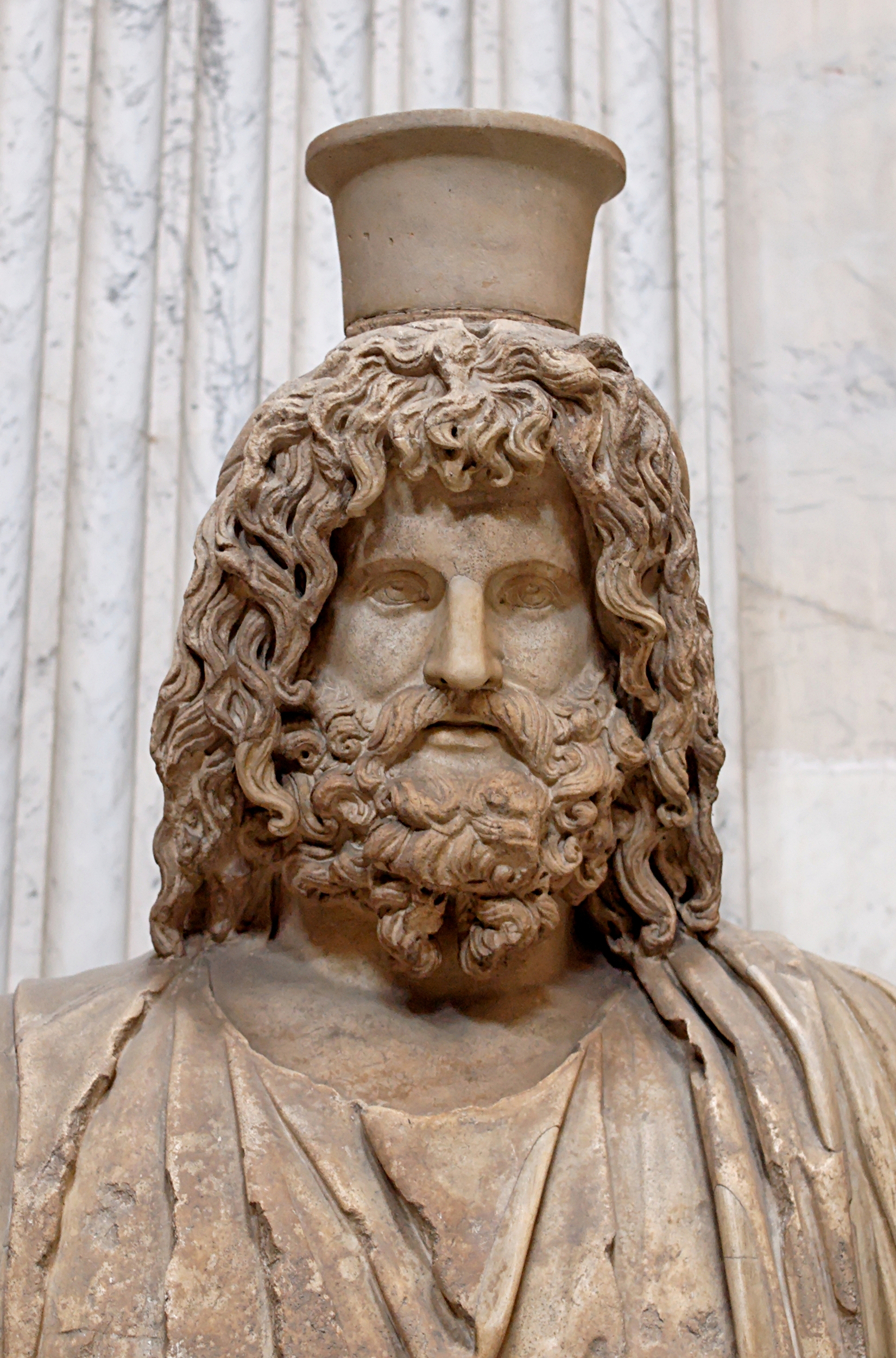 http://upload.wikimedia.org/wikipedia/commons/1/1a/Serapis_Pio-Clementino_Inv689.jpg