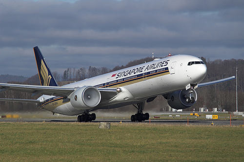 File:Singapore Airlines B773