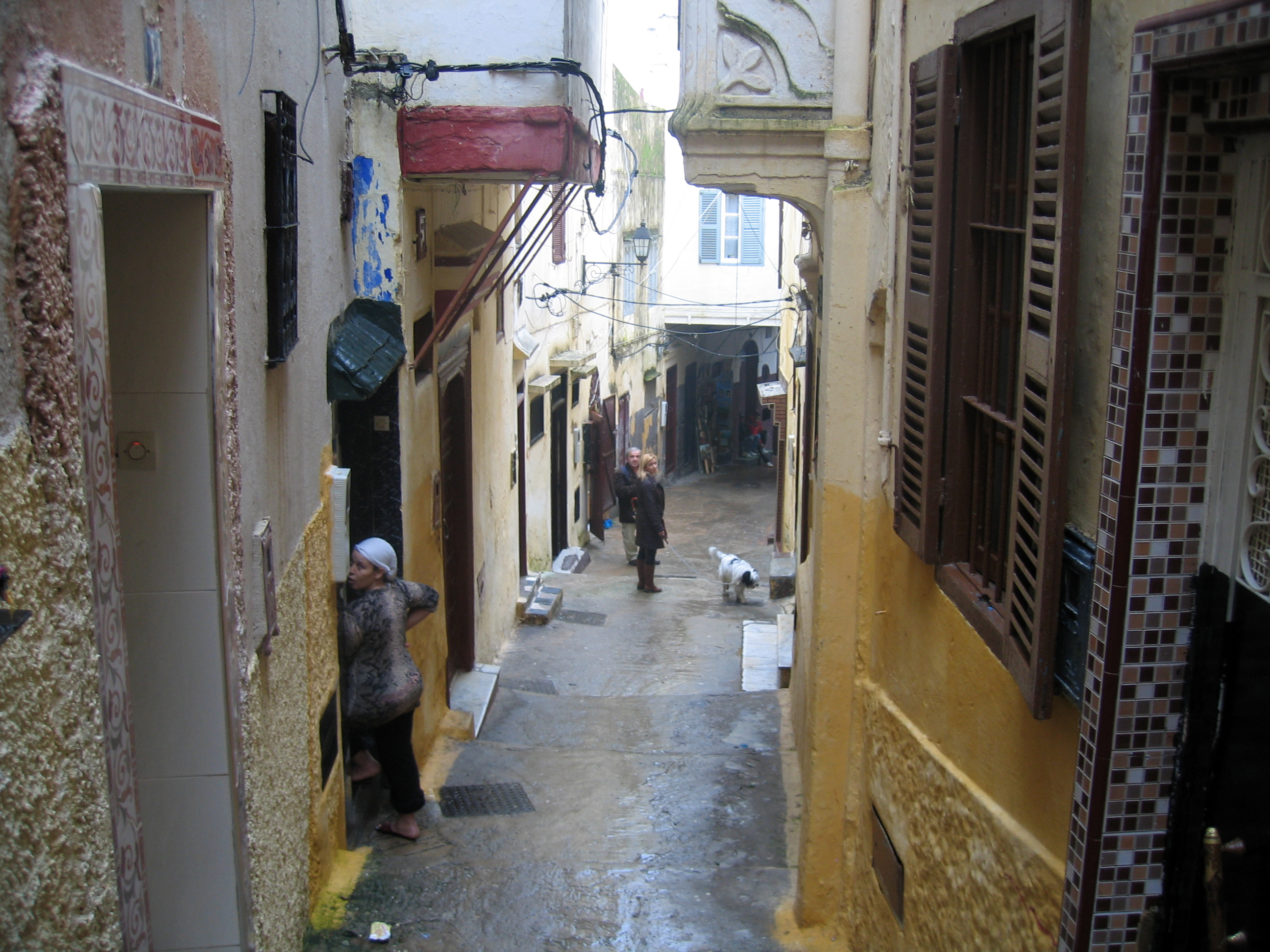 Tangier_street_in_old_Medina.jpg