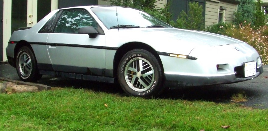 File1986 Fiero SE 2M6 right side frontjpg