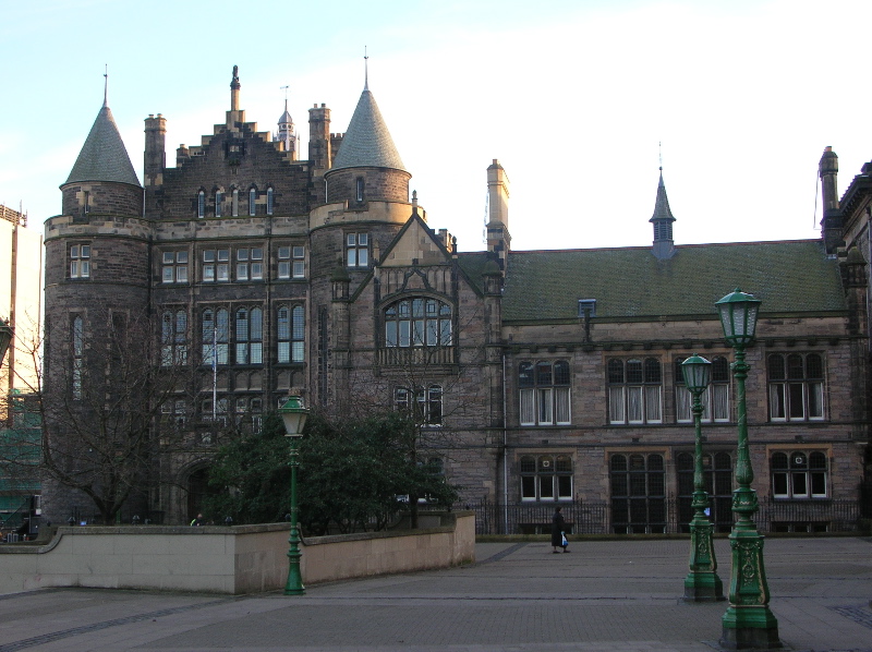 University of Edinburgh. Английский. Расположение: Эдинбург