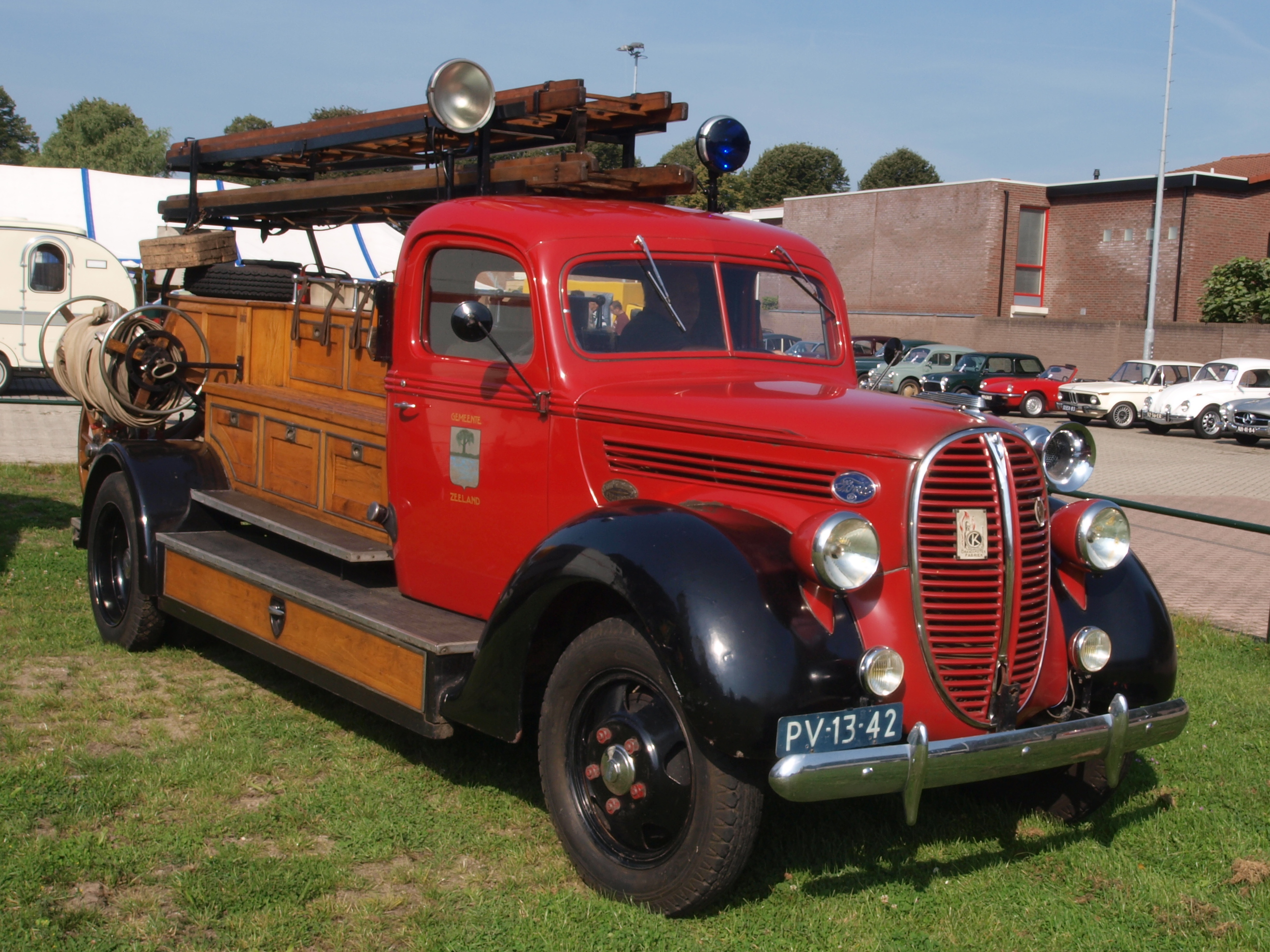 1956_Ford_Fire_engine_photo-3.JPG